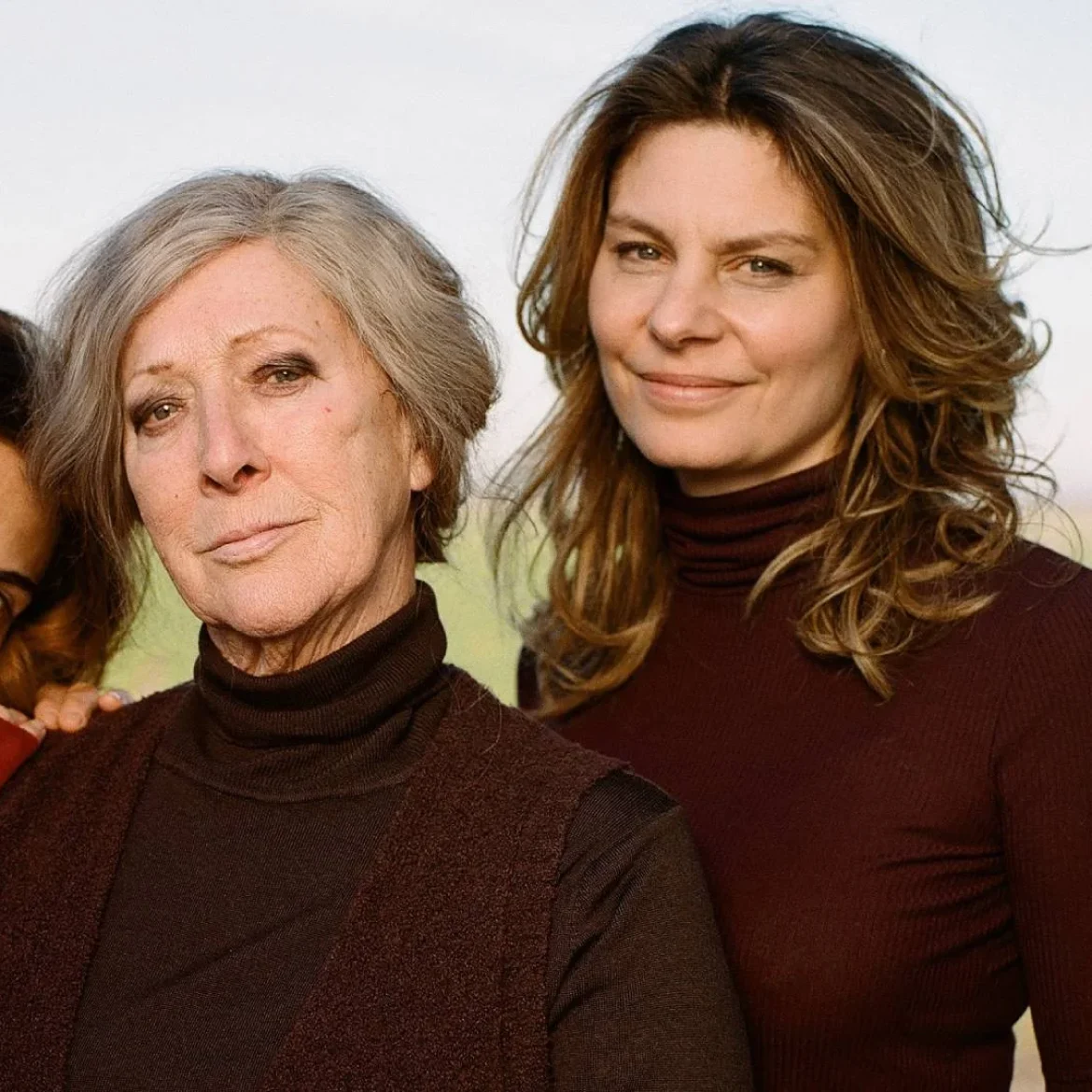 Georgina Verbaan, Loes Luca en Rifka Lodeizen van de serie 'Maud & Babs'