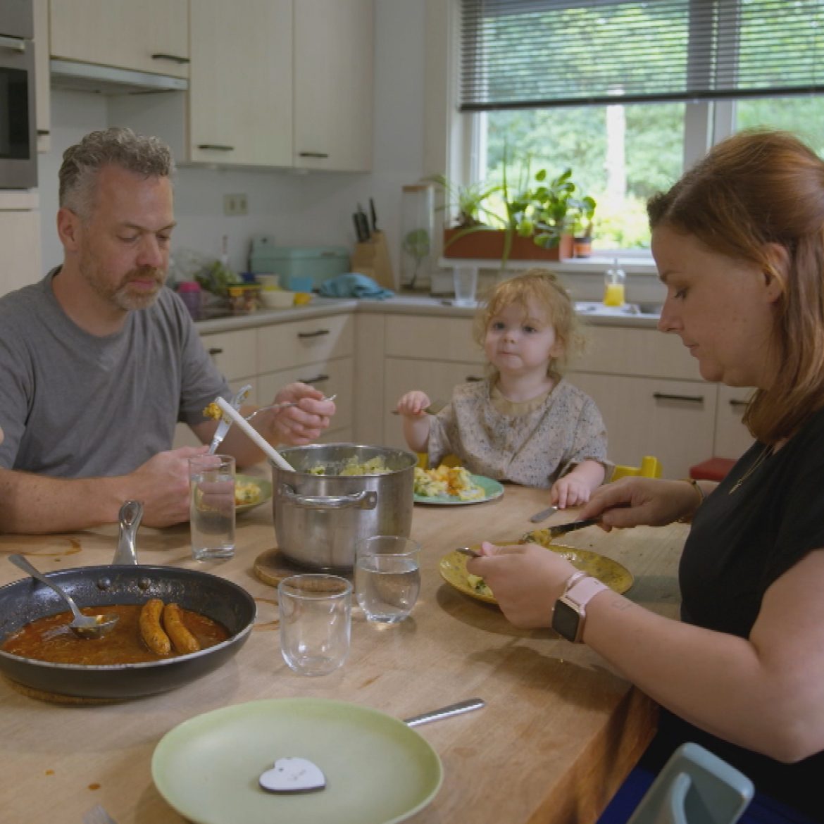 Simone en Paul dekken de tafel ook voor overleden zoon Wies (8): 'Wij leven met Wies'