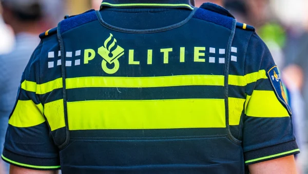 'Krankzinnige situatie': politie vindt 108 opgesloten katten in trailer van twee bij vier meter