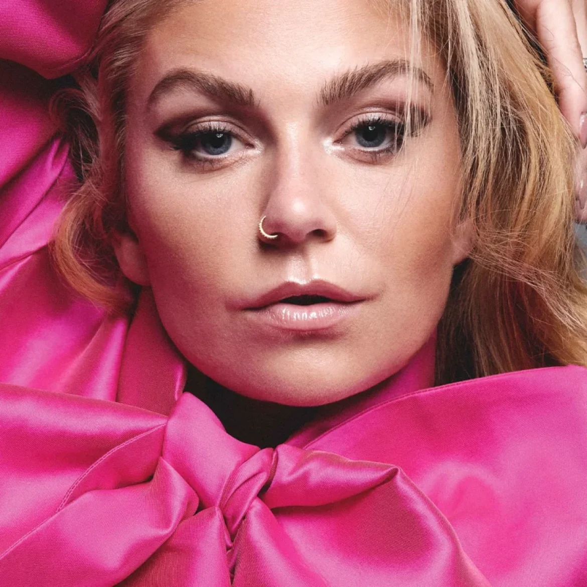 Roxeanne Hazes viert verjaardag van zoontje