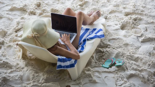 Vrouw op strand