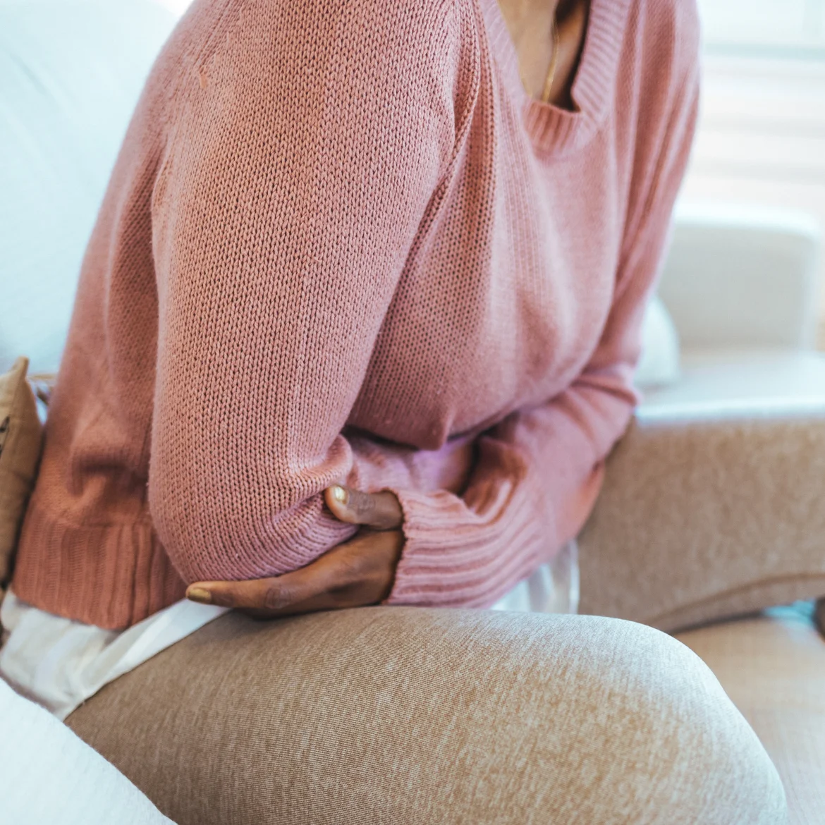 Vrouw heeft menstruatieverlof door menstruatiekramp | menstruatieverhalen