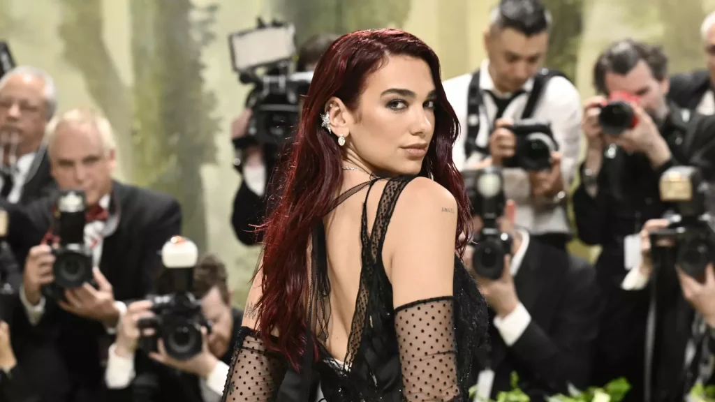 Dua Lipa spreekt een aardig woordje Nederlands