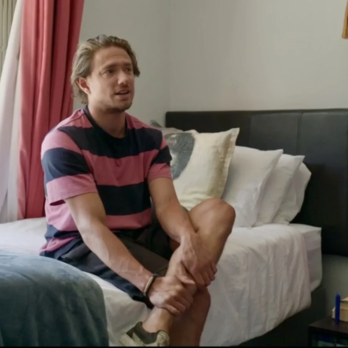 Julian doet zijn verhaal in Ewout in de verslavingskliniek
