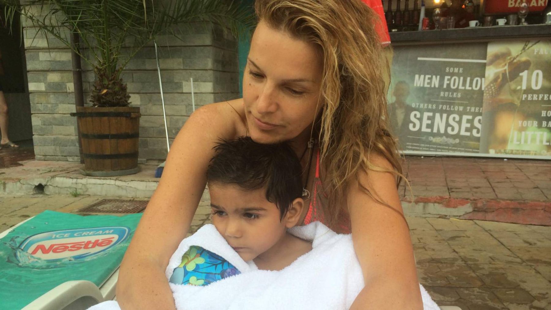 Lucille Werner met haar geadopteerde zoon Angel