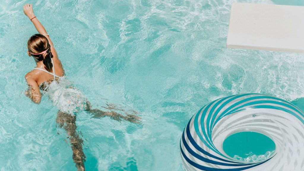 Fenna rooster zwembad