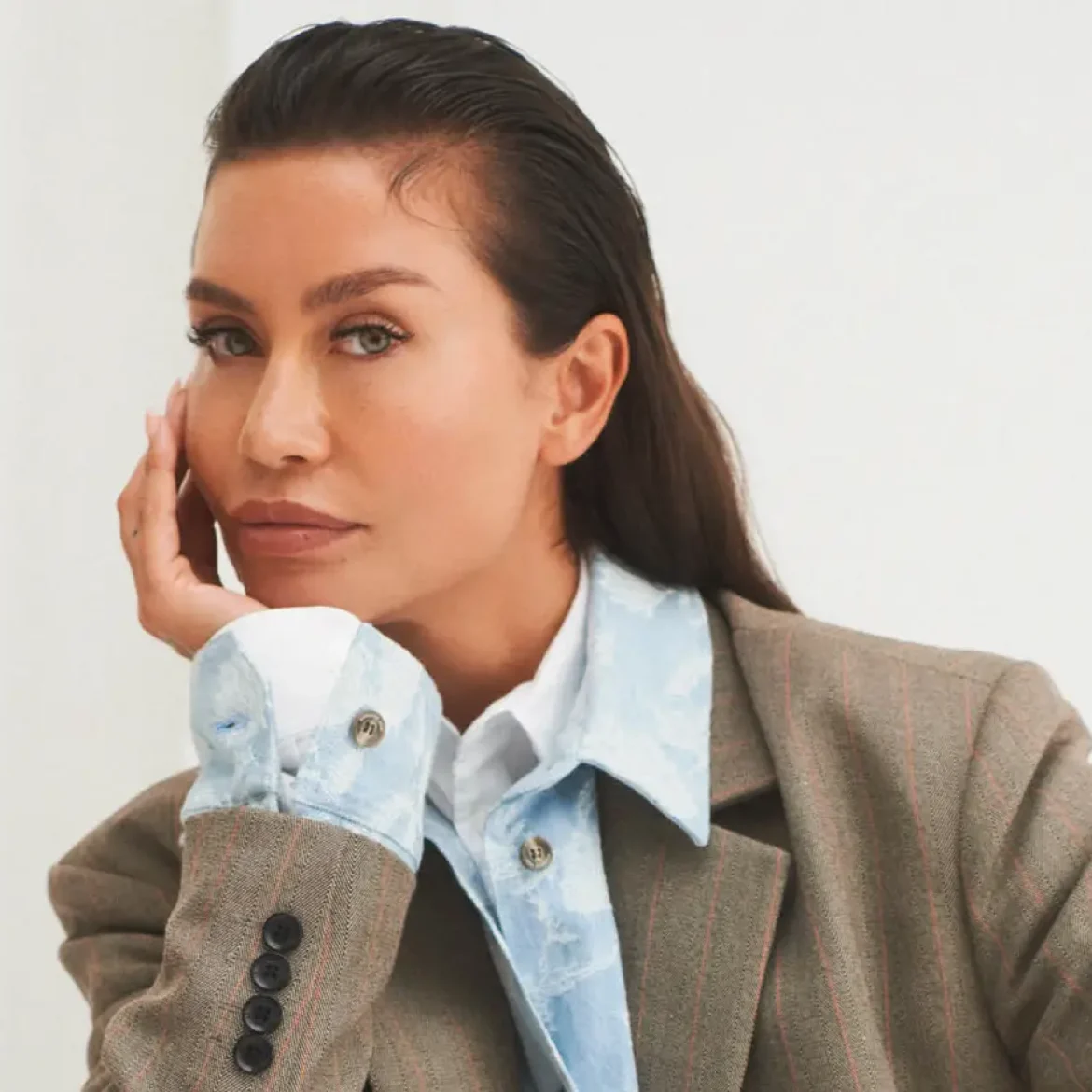 Jaimie Vaes (36) is weer samen met een oude bekende. In Shownieuws bevestigt ze dat zij en Afshin Momadi elkaar opnieuw hebben gevonden.