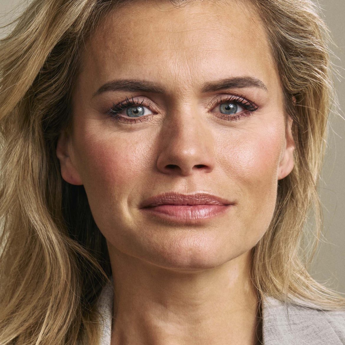 Nicolette van Dam social