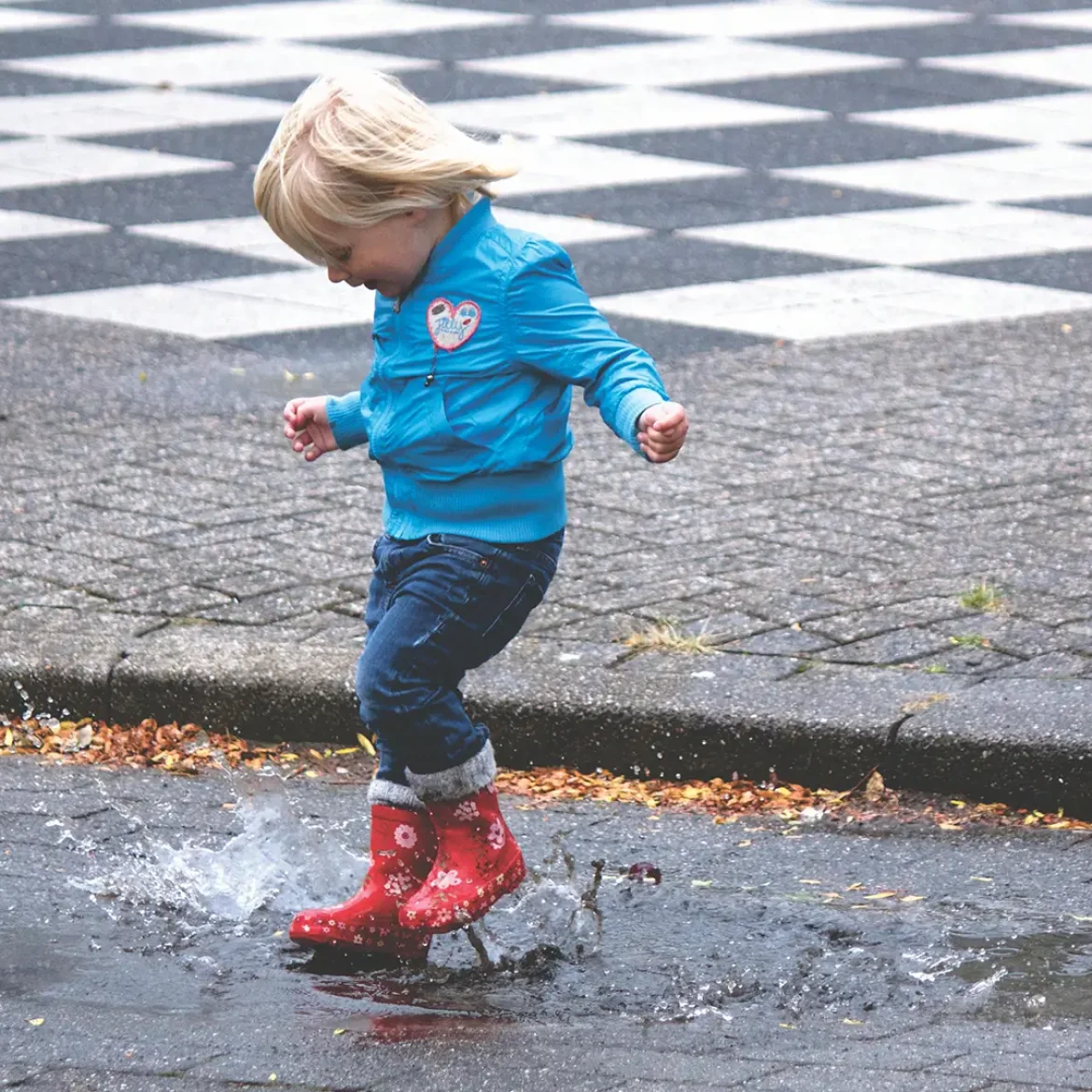 Kind in de regen