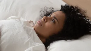 Thumbnail voor Sheila (21) ergert zich aan de partner van haar huisgenoot: 'Hij slurpt alle energie weg'