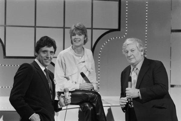 Sacha Distel, Françoise Hardy and British actor Peter Ustinov during the TV show 
