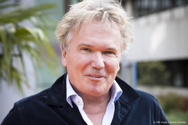 Presentator Tom Egbers maakt eerste podcast sinds zijn terugkeer bij NOS