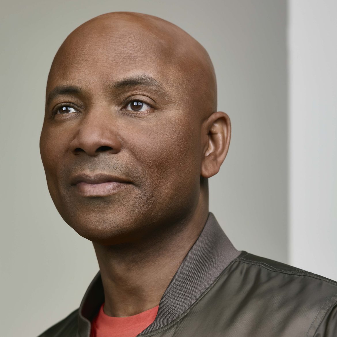 Humberto Tan geëmotioneerd door beelden van overleden broer: ‘Mijn voorbeeld’