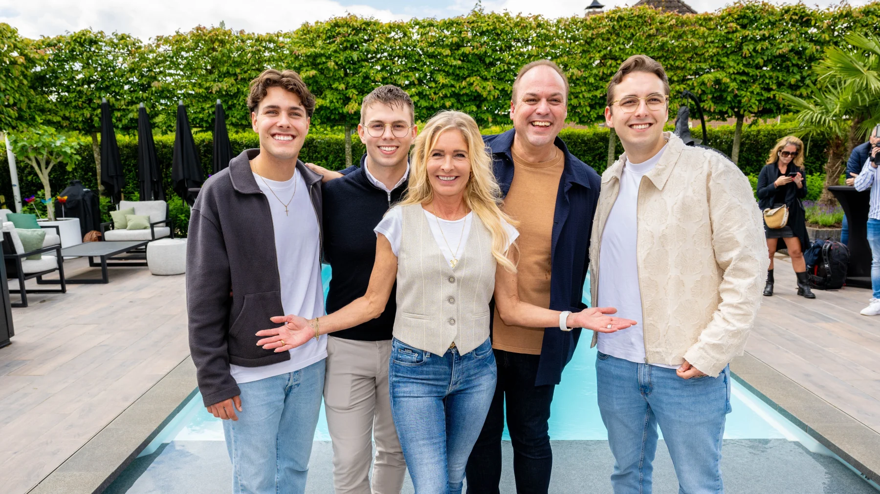 Frans Bauer met zijn partner Marsika Bauer, Frans Bauer Jr, Jan Bauer en Christiaan Bauer