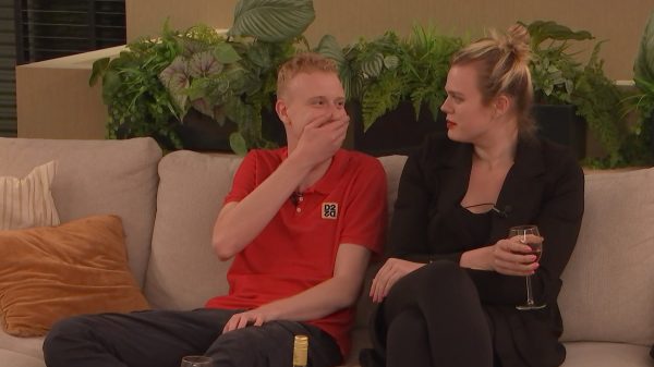 Steef vergeet naam van Pernille en noemt haar Fabiënne in 'LLDL' 'Lang Leve de Liefde'