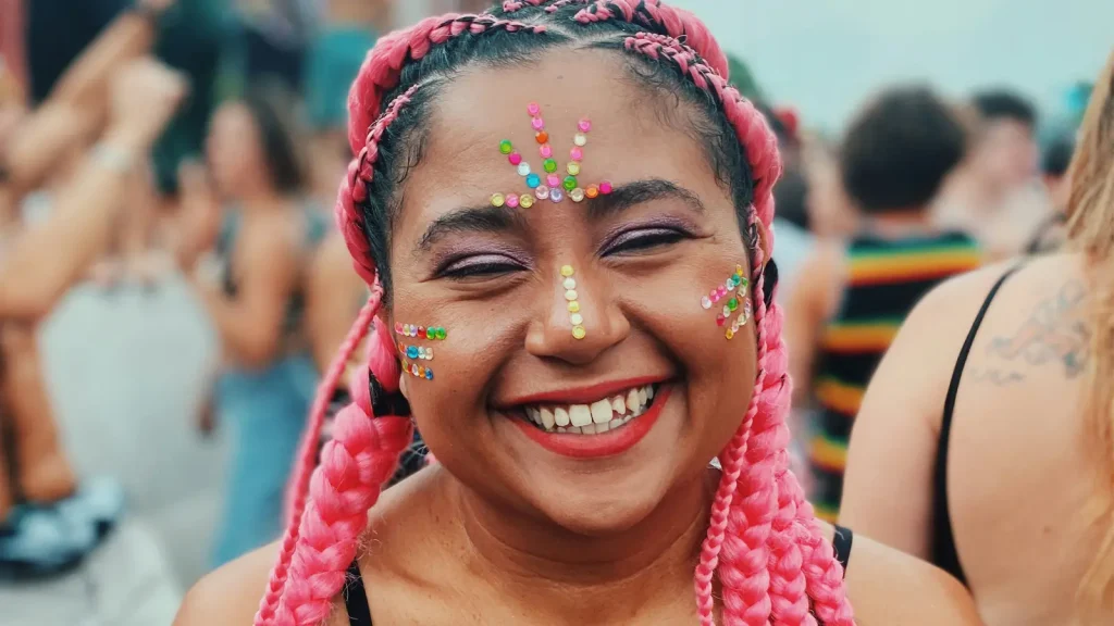 vrouw op festival tickets