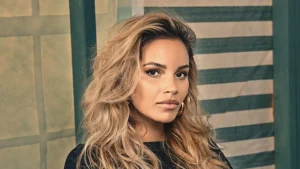 Thumbnail voor Monica Geuze wil meer jonge meisjes aan het voetballen krijgen: 'Belangrijk voor zelfvertrouwen'