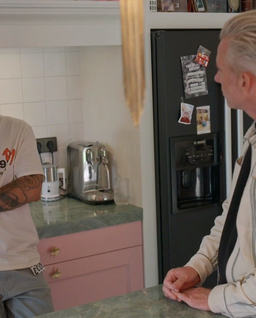 Bizzey vertelt over depressie in 'Rooijakkers Over De Vloer'