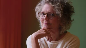 Thumbnail voor Psycholoog Leony Coppens: 'Juist de omgeving kan een kind met een trauma helpen'