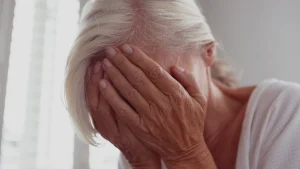 Thumbnail voor Criminelen doen zich voor als agenten en laten ouderen sieraden inleveren: 'Dit moet stoppen'