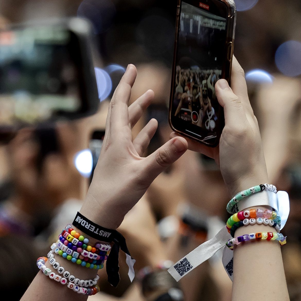Women Inc. over PowNed-video bij Taylor Swift-concert: 'Consent onder valse voorwendselen is geen vrijwillige instemming'