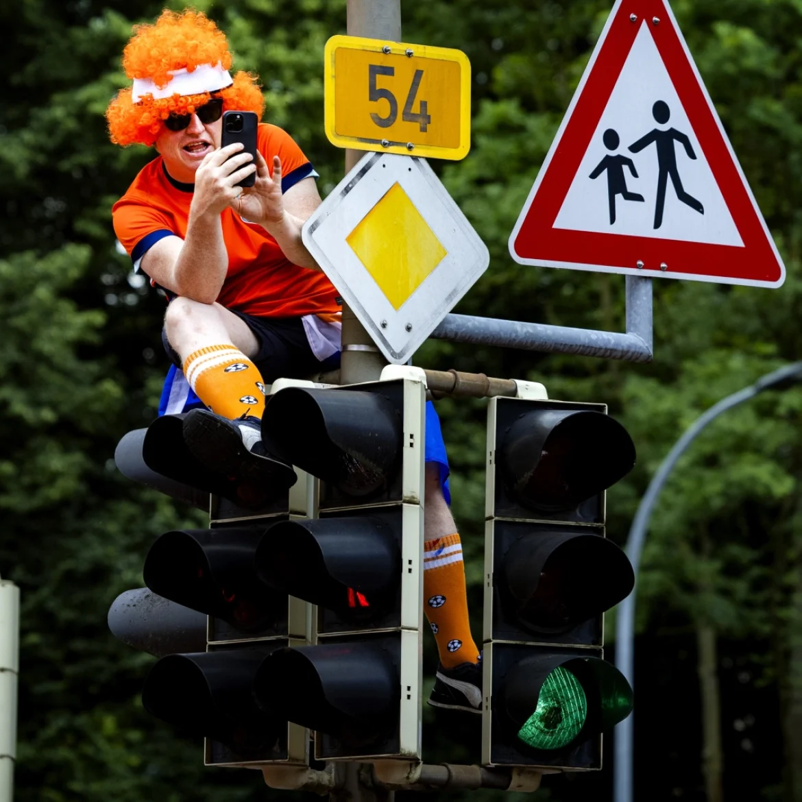 Heftige beelden: gewonden bij vechtpartij tussen Nederlandse en Engelse fans op EK voetbal