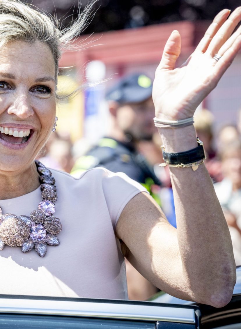 Koningin Máxima brengt een bezoek aan het dorp Zevenbergschen Hoek