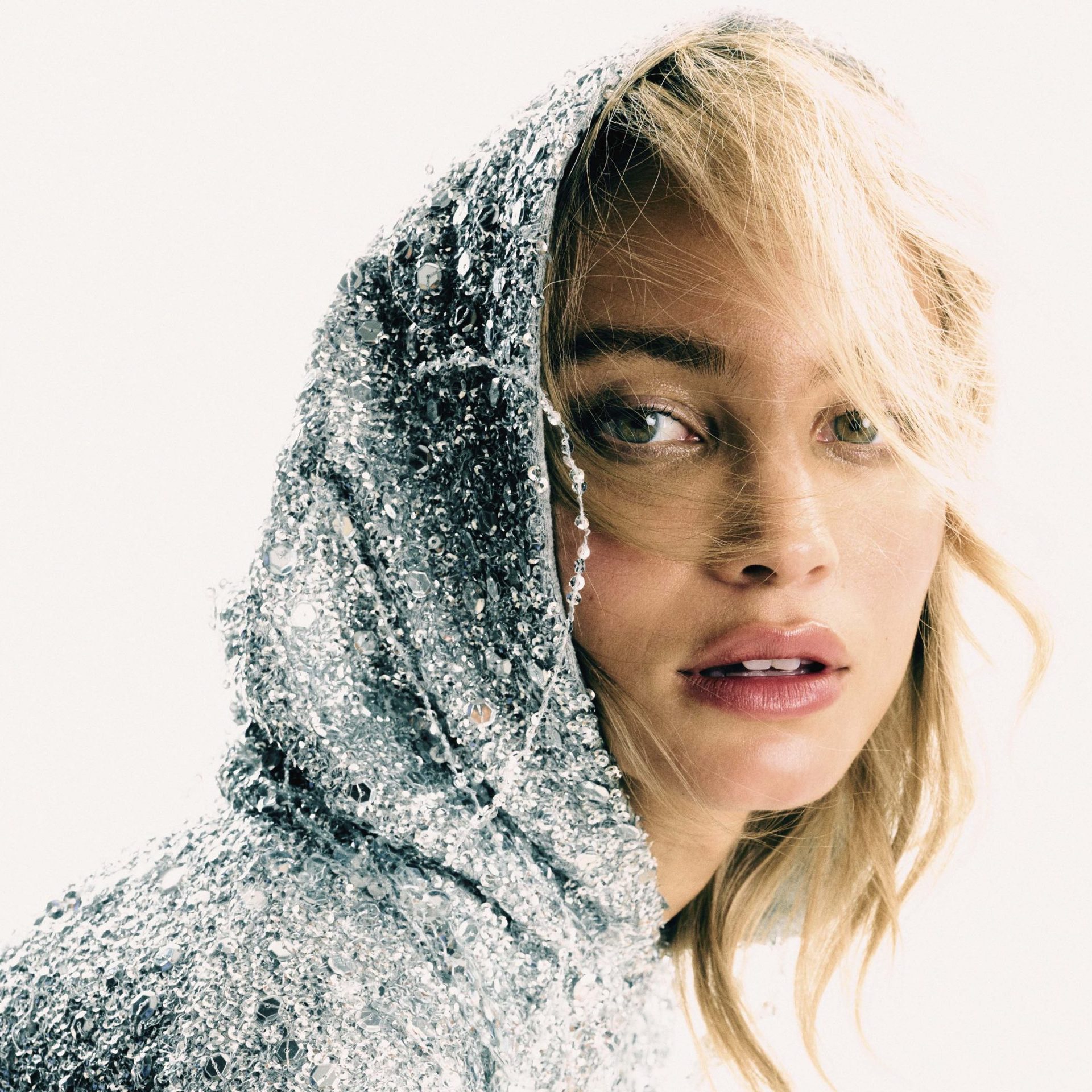 Model Rose Bertram: ‘Ik word dertig en het voelt als mijn beste tijd ooit’
