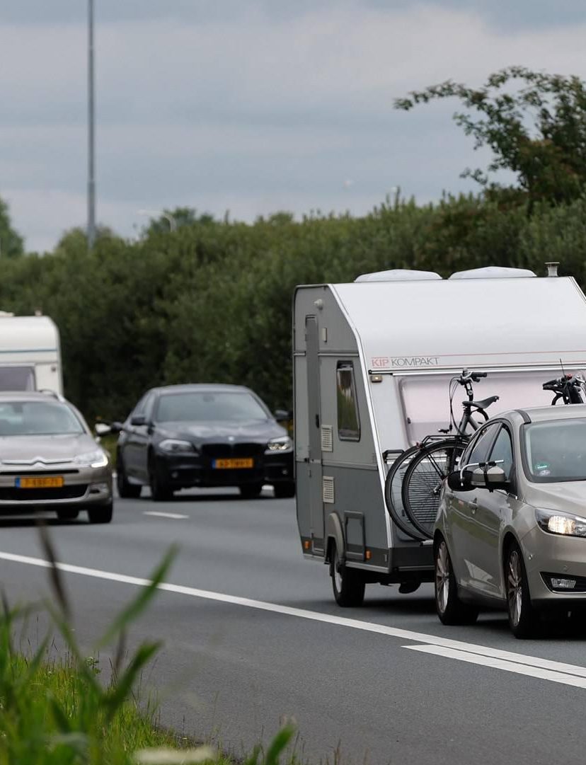 Vakantiedrukte op de weg