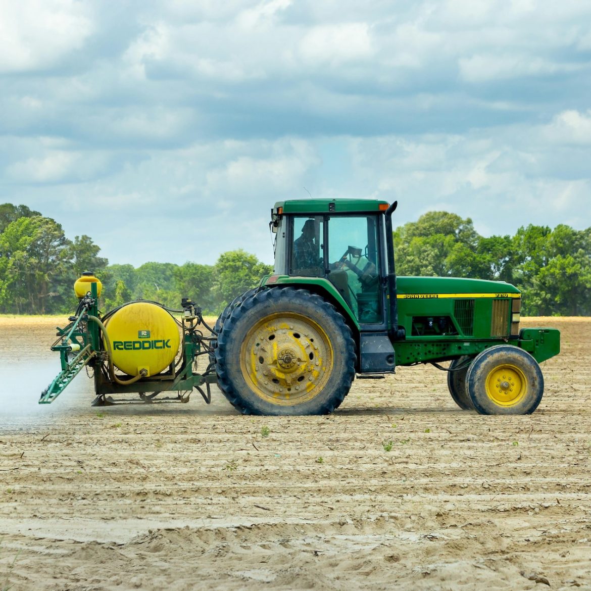 tractor op land