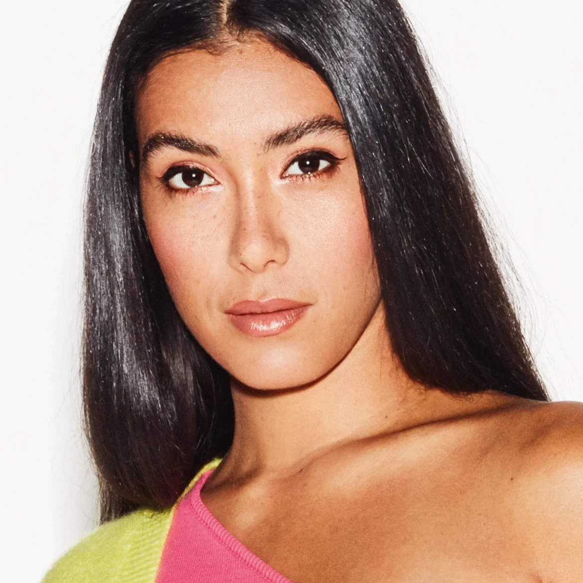 Moïse Trustfull met monochrome make-up look