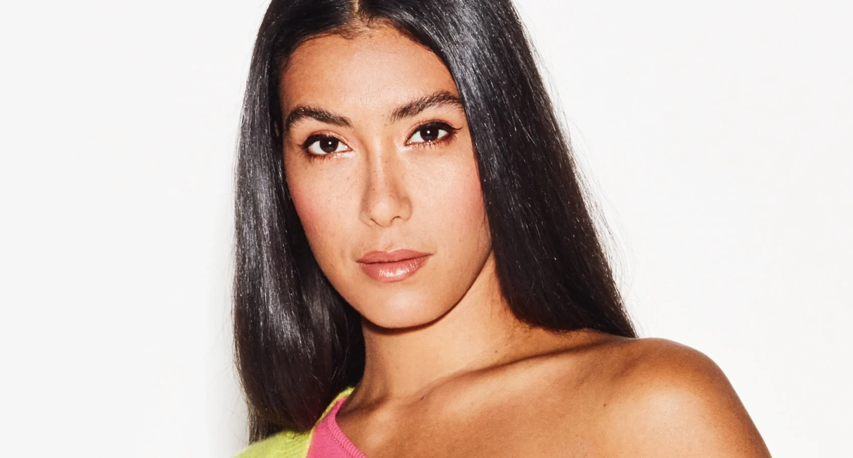 Moïse Trustfull met monochrome make-up look