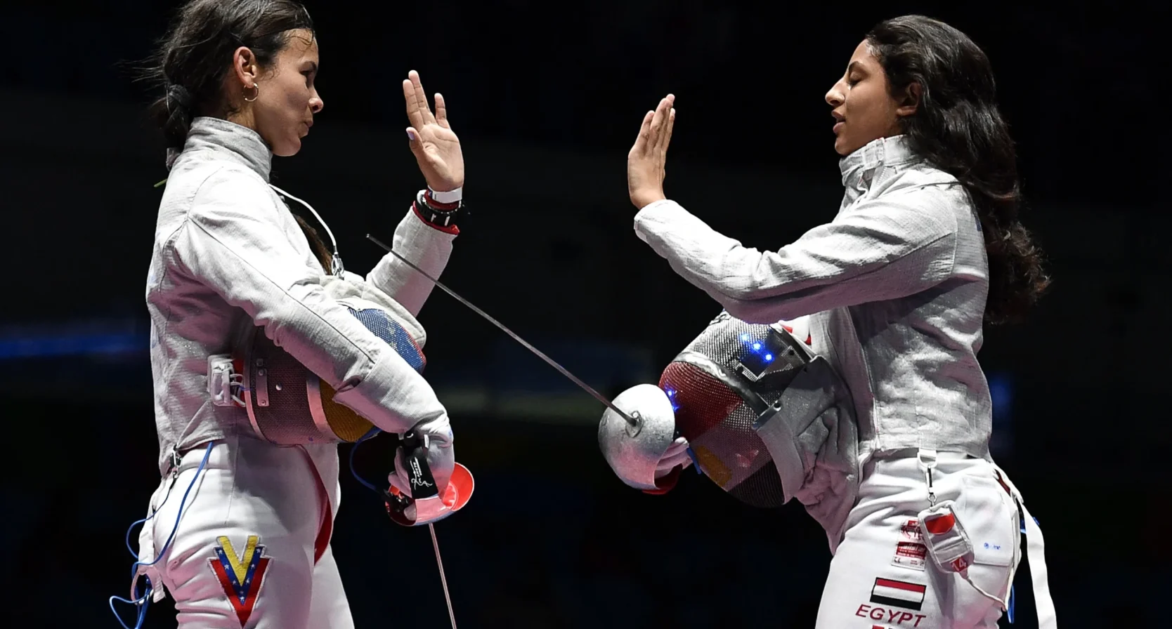 Schermster uit Egypte onthult na Olympische Spelen dat ze zeven maanden zwanger is