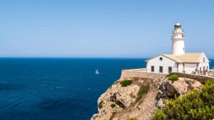 Thumbnail voor Nederlandse man (63) bedreigt en achtervolgt eigenaresse volgeboekt vakantieverblijf op Mallorca