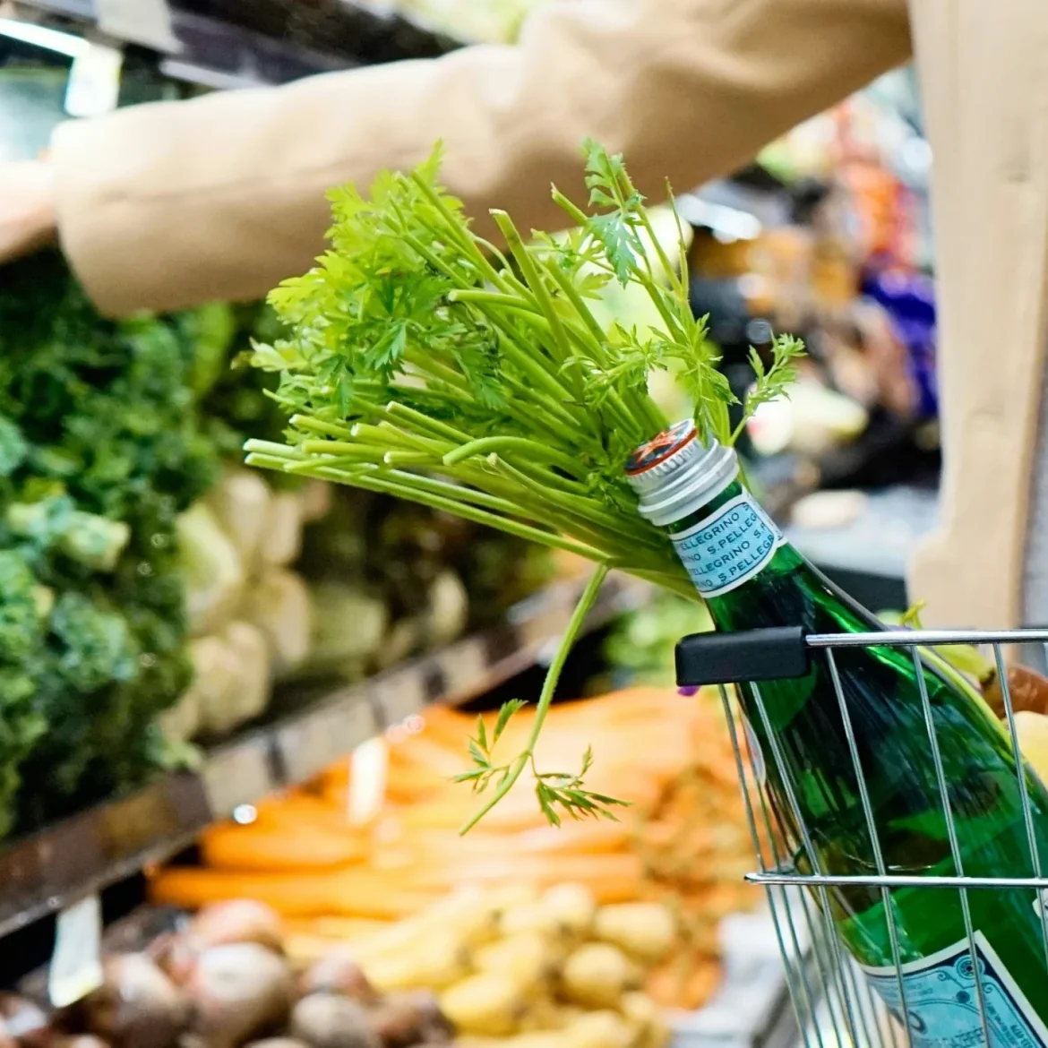 Vrouw doet boodschappen
