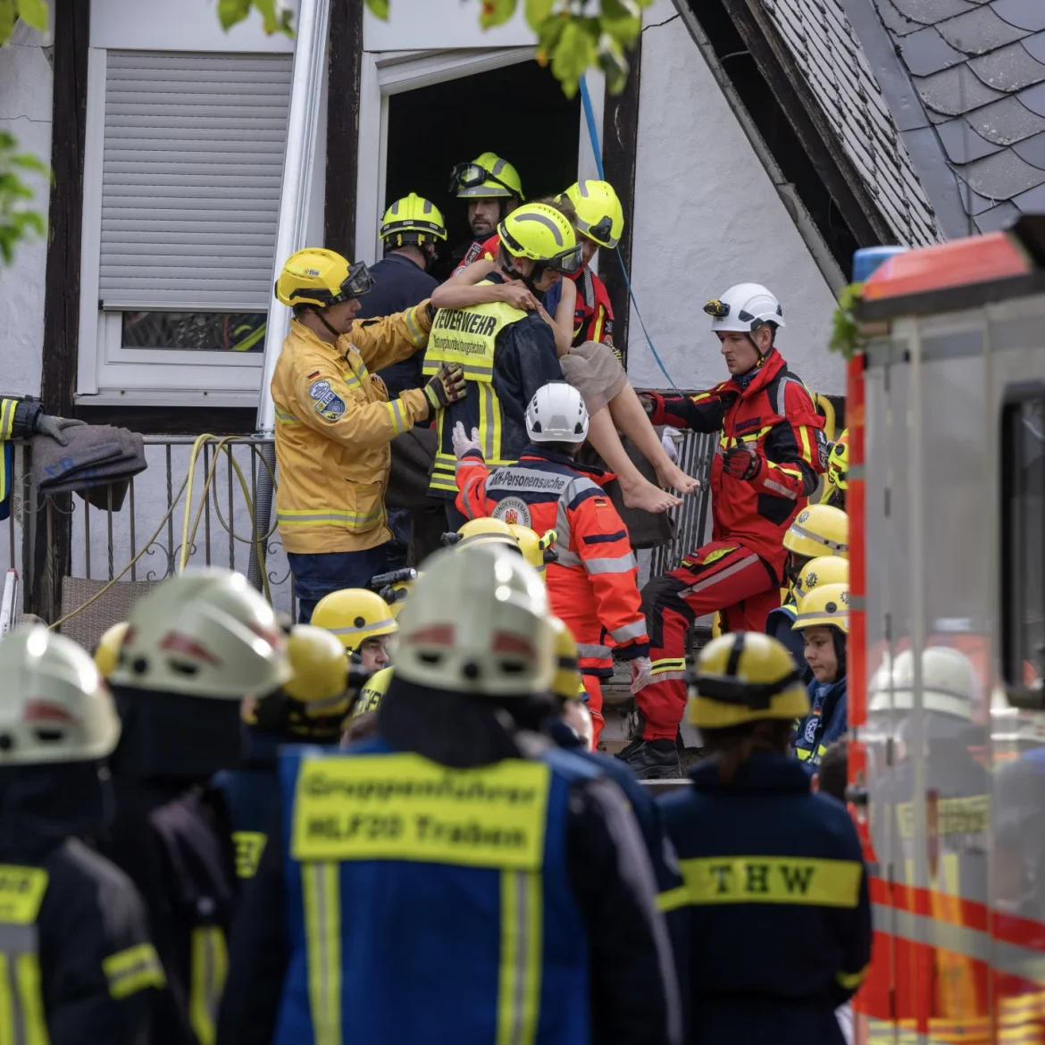 Urks gezin uit het puin gehaald na instorten hotel