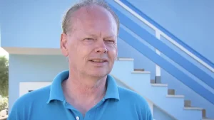 Thumbnail voor Geheim telefoongesprek van Jan zorgt voor frustraties bij Karel in 'B&B Vol Liefde': 'Ik voel me genaaid'