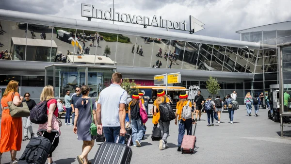 Storing legt vliegverkeer Eindhoven Airport plat