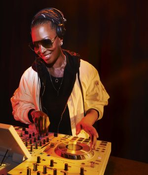 Thumbnail voor Vijftigplus en keihard gaan op techno of happy hardcore: ‘Toen ik viraal ging op YouTube, ging het helemaal hard’