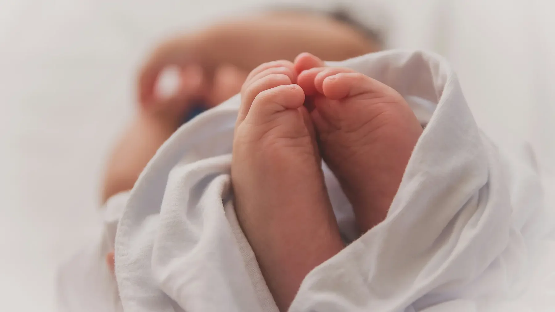 Embryo verwisseld bij ivf: vrouw bevalt van kind van een ander