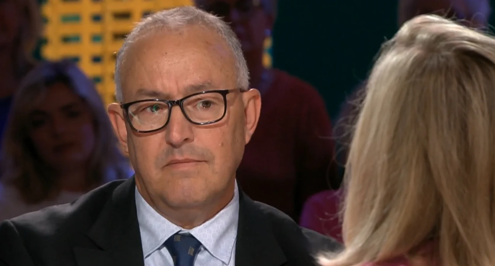 Ahmed Aboutaleb geëmotioneerd aan tafel bij Eva Jinek