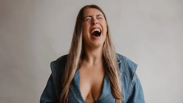 デミ（27）は乳がんを患っていた：「私は『ママ、まだ死にたくない』と言った」