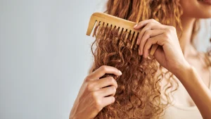Thumbnail voor Met deze top tools style jij je haar als een pro: het belang van goede borstels en kammen
