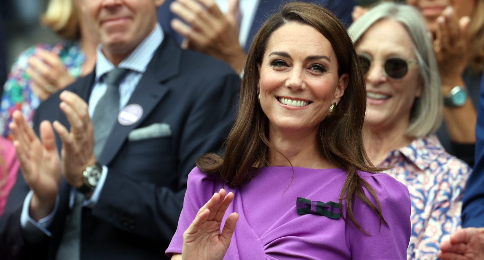 prinses catherine lacht en zwaait