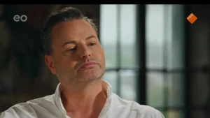 Thumbnail voor Fred van Leer in 'De Kist' over donkere periode: 'Het was oorlog in mijn hoofd'
