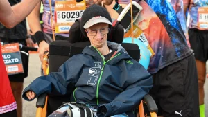 Thumbnail voor Oudste progeriapatiënt Sammy Basso overleden: 'Hij heeft het beste gemaakt van zijn leven'