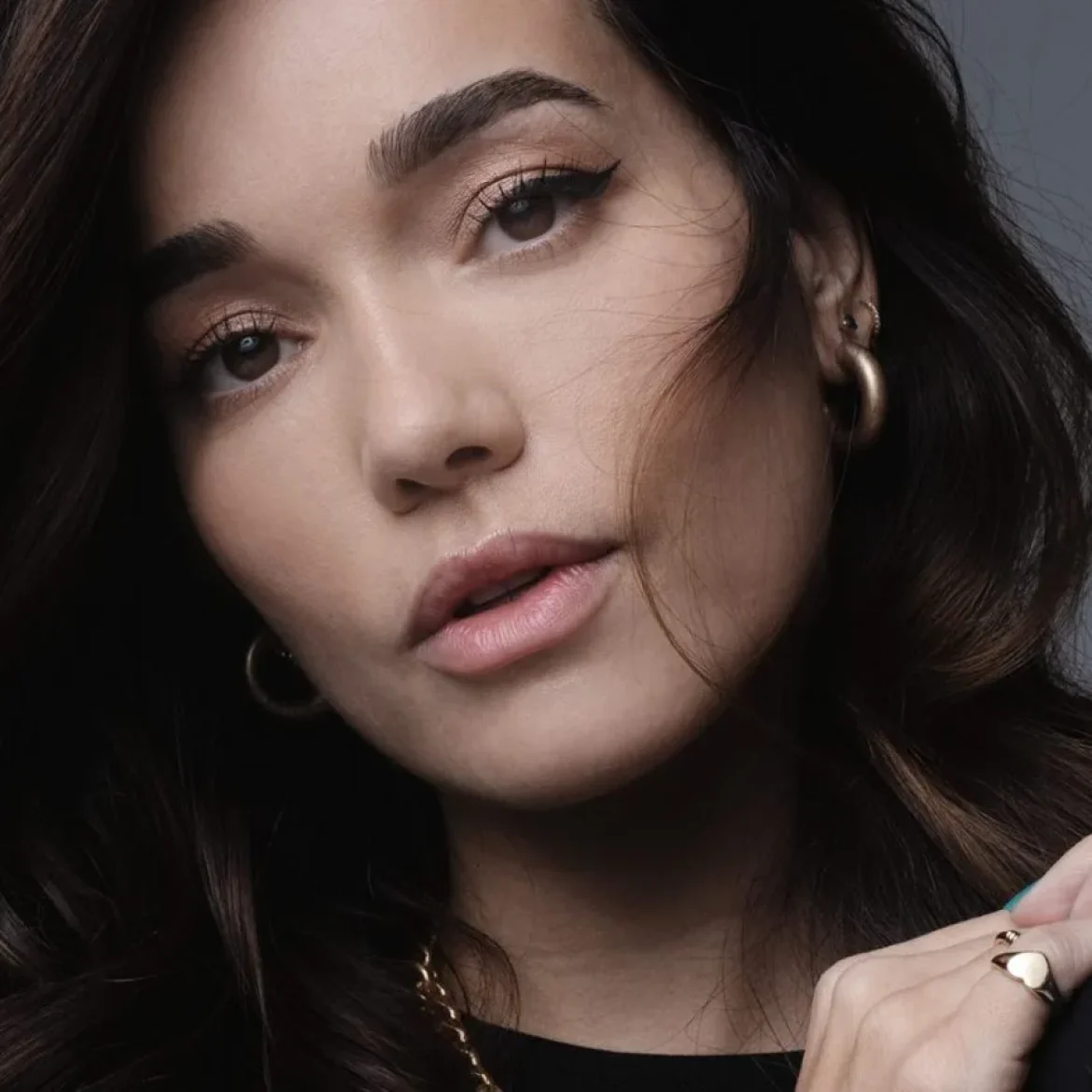 Waylon maakt portret van Bibi Breijman