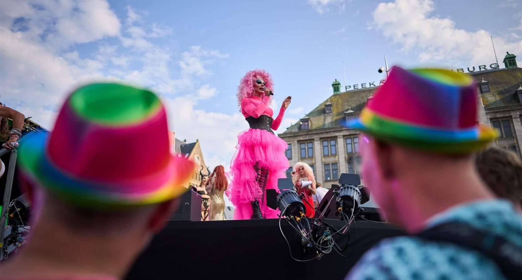 Taxichauffeur veroordeeld tot werkstraf na aanrijden dragqueen