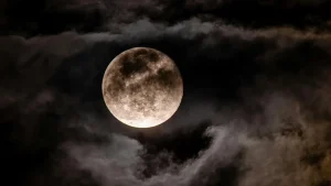 Thumbnail voor Kijk even omhoog: vannacht supermaan én bijzondere komeet te zien