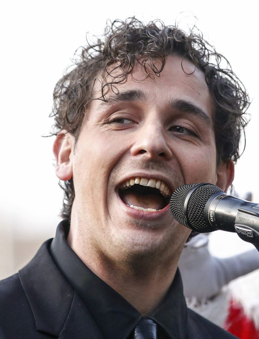 nielson open over vreemdgaan in bar laat